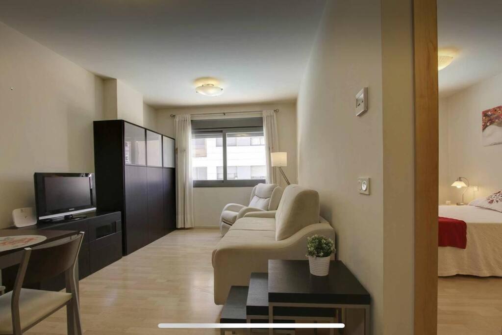 Pacifico P4 - Bonito Apartamento Con Piscina & Parking, Playa A 100 Metros Leilighet Málaga Eksteriør bilde